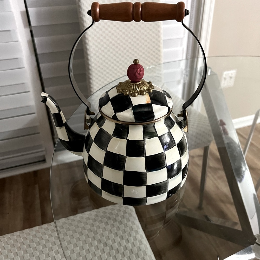 Tea pot